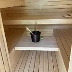 Mademoiselle Nineth Met Sauna *