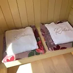 Mademoiselle Nineth Met Sauna De Panne