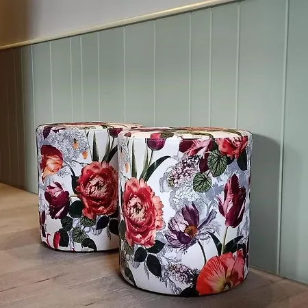 Mademoiselle Nineth Met Sauna De Panne