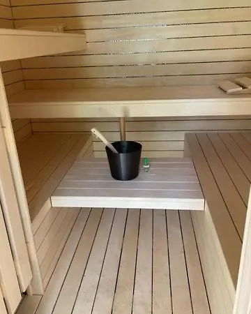 Mademoiselle Nineth Met Sauna *