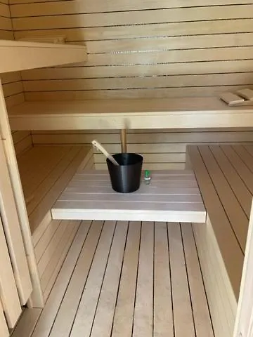 Mademoiselle Nineth Met Sauna *