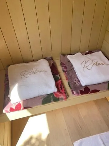 Mademoiselle Nineth Met Sauna De Panne